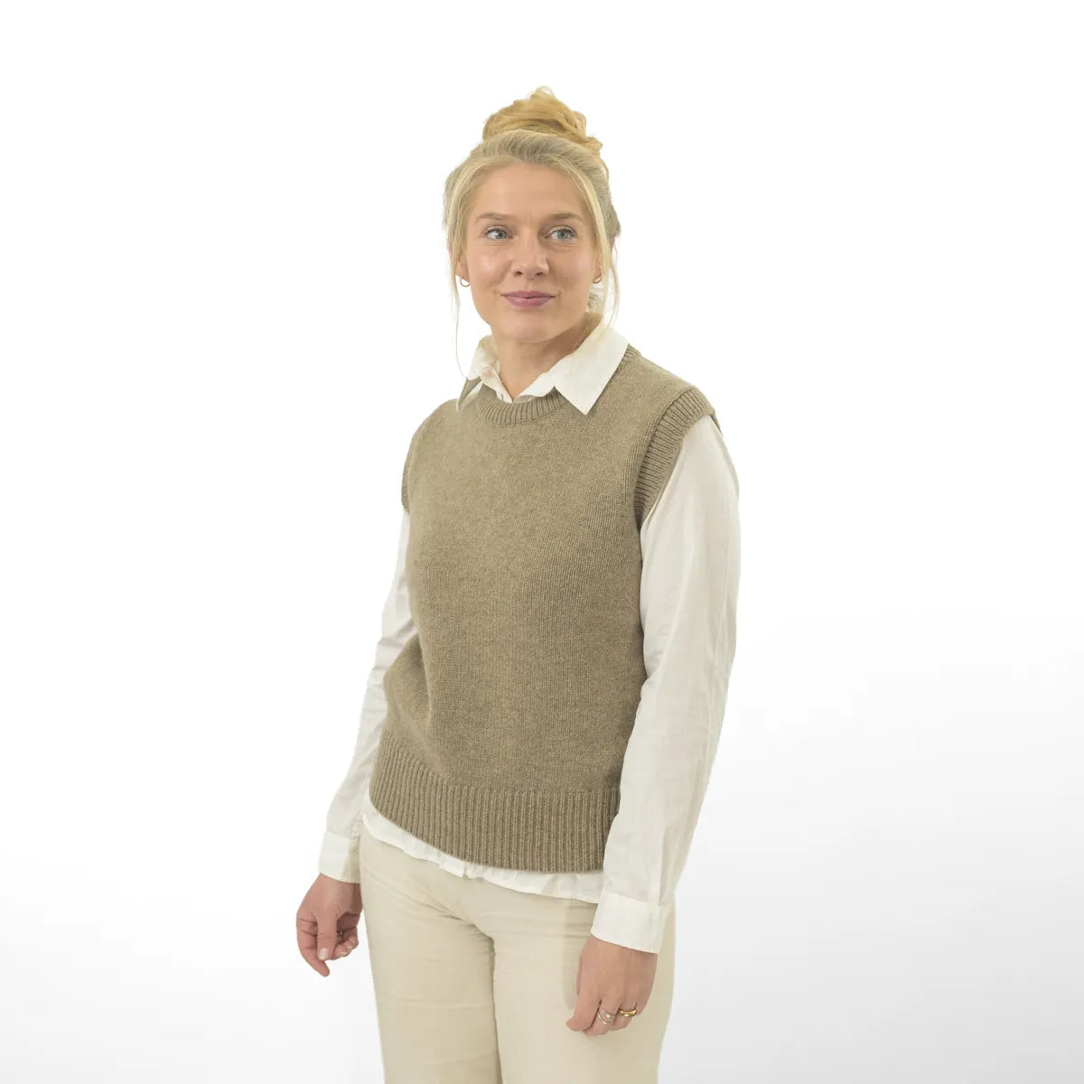 Women’s Tank Top in dark natural, 100% superfine lambswool