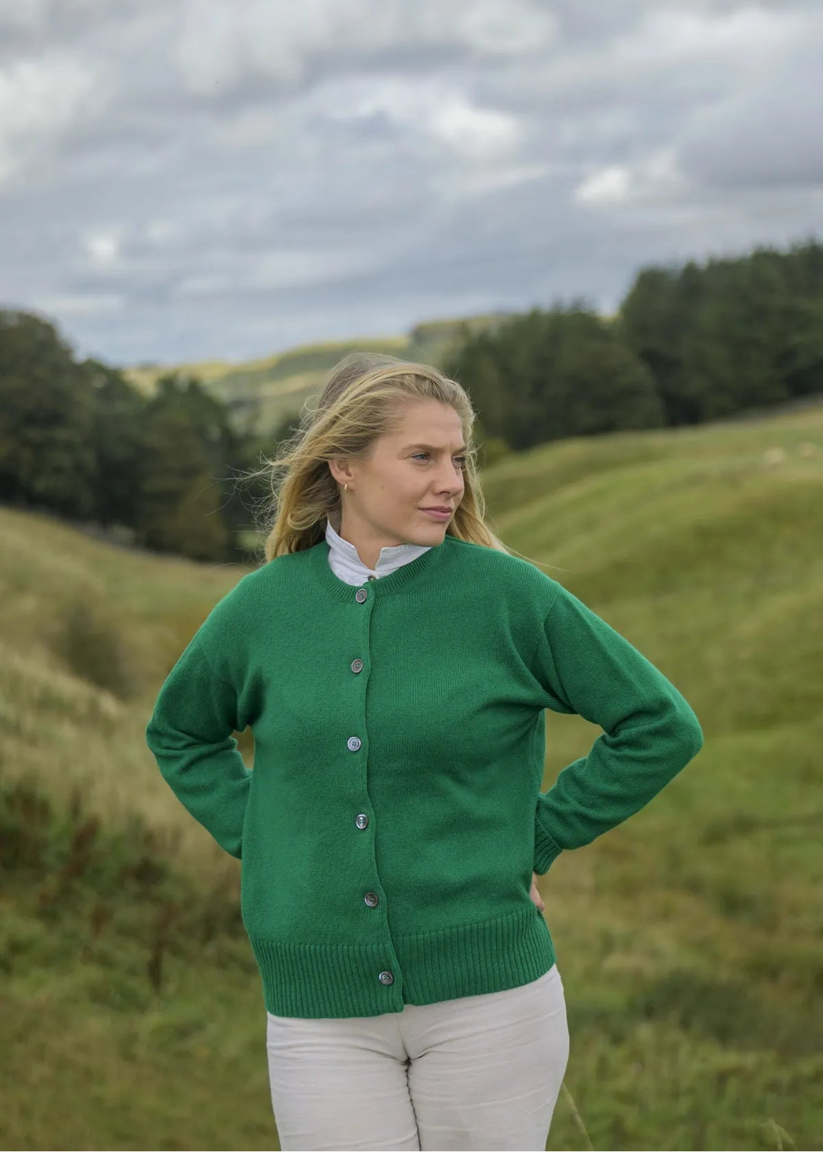 Women’s Cardigan in jungle green, superfine lambswool